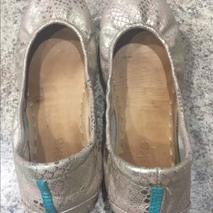 Gently used Romantic Blush Tieks